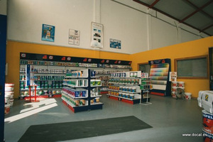 Pinturas HEMPEL en la nave de Santander.