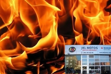 INCENDIO EN UNA NAVE EN LA ZONA INDUSTRIAL DE AVILÉS