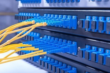 LOS POLÍGONOS DE PERVERA Y SAN CLAUDIO TENDRÁN FIBRA OPTICA