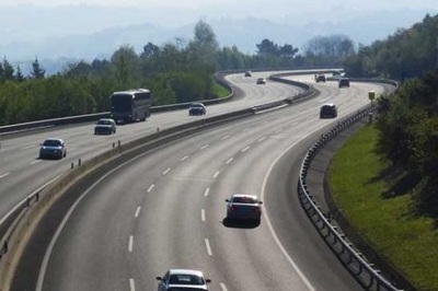 CONDUCCION EN AUTOPISTAS Y AUTOVÍAS