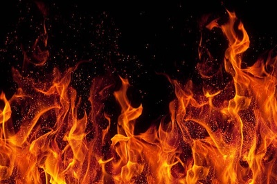 INCENDIO EN UNA NAVE EN EL POLÍGONO DE LOGREZANA