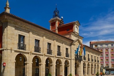 REUNIÓN DE AMIRA CON EL AYUNTAMIENTO DE AVILÉS.