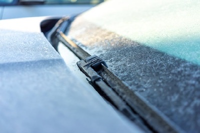 ELIMINAR HIELO EN EL PARABRISAS