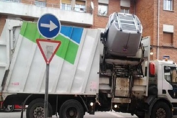 REDUCCIÓN DEL SERVICIO DE RECOGIDA DE BASURAS EN MIERES